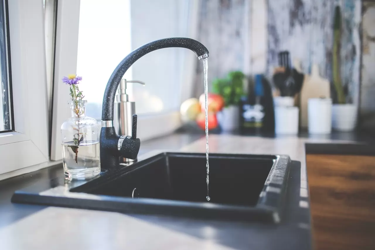 water-kitchen-black-design-2.webp